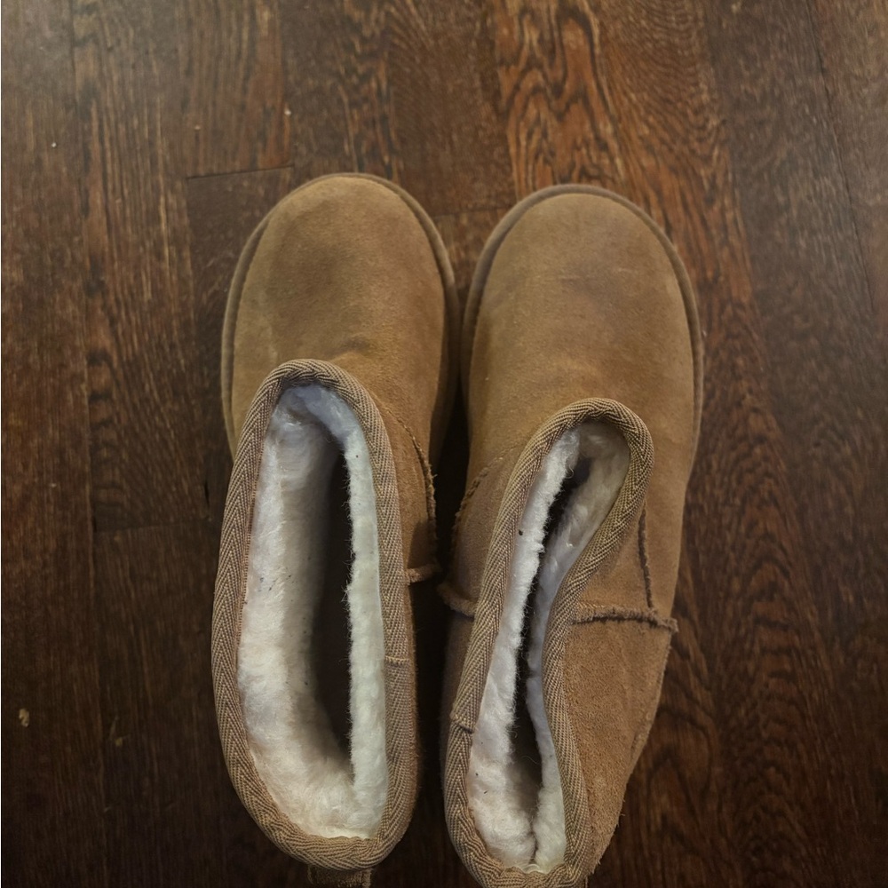 Almost new Ugg platform shorties